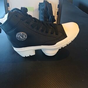 NIB, DKNY, Womens size 10, blk/wht